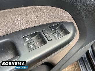 Volkswagen Touran 1.4 TSI Cross Xenon Airco Cruise PDC Trekh. picture 16