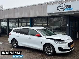 Vaurioauto  passenger cars Ford Focus Wagon 1.0 EcoBoost 125PK Hybrid Navi Climate Cruise PDC Trekh. 2022/11