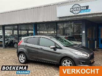 Vaurioauto  passenger cars Ford Fiesta 1.5 TDCi Titanium Stoelverw. Climate PDC Trekhaak 2016/2