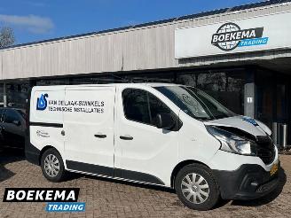 krockskadad bil bedrijf Renault Trafic 1.6 DCI 140PK Turbo Airco Navigatie Cruise Schuifdeur Trekhaak 2015/5