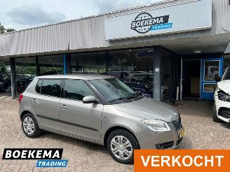 Unfallwagen Skoda Fabia 1.6-16V Ambiente Automaat Airco Stoelverwarming PDC Trekhaak 2008/10