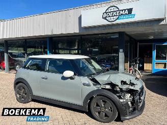skadebil auto Mini Cooper S 33 kWh HUD Navi Stoelverwarming Clima Cruise 2022/11