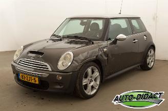 Vaurioauto  passenger cars Mini Cooper S 1.6 Airco 2006/4