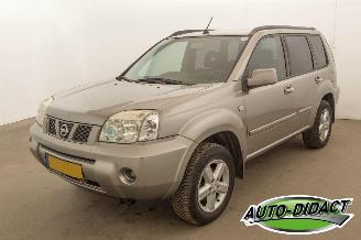 Vaurioauto  passenger cars Nissan X-Trail 2.0 Benz 2WD Airco 2006/12