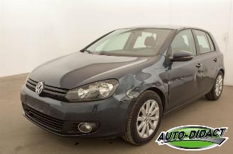 Damaged car Volkswagen Golf 1.6 TDI Airco 2010/4