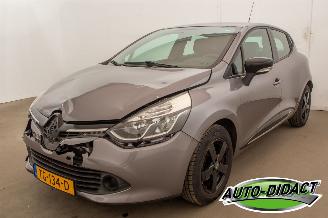 Vaurioauto  passenger cars Renault Clio 0.9 TCe Dynamique 2014/12