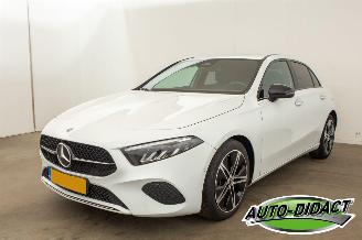 Auto incidentate Mercedes A-klasse A180 Motor loopt Luxury Line Automaat Koppakking defect 2023/7