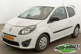 damaged passenger cars Renault Twingo 1.5 dCi Collection Airco 2011/6