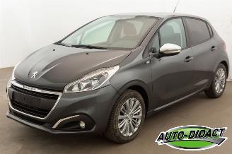 uszkodzony samochody osobowe Peugeot 208 1.2 Airco Navi 2017/3