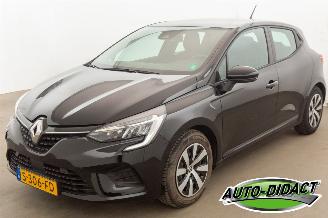 uszkodzony samochody osobowe Renault Clio 1.6 E-Tech Hybrid Automaat 59.938 km Clima 145 Equilibre 2022/12