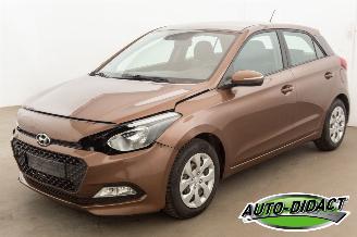krockskadad bil auto Hyundai I-20 1.4 Automaat 63.407 km Airco 2017/11