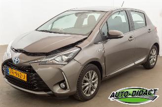 skadebil auto Toyota Yaris 1.5 Hybrid 70.970 km Automaat Clima Navi Camera Executive 2017/8