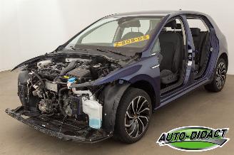 damaged passenger cars Volkswagen Golf 1.5 eTSI Automaat R-Line Business 2021/2