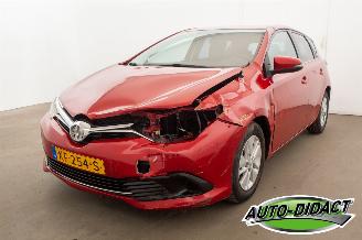 krockskadad bil auto Toyota Auris 1.4D Aspiration Clima 2016/8