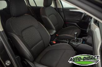 Ford Focus 1.0 EcoBoost Clima Navi Trend Edition Business picture 21