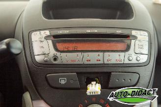 Peugeot 107 1.0-12V XS picture 7