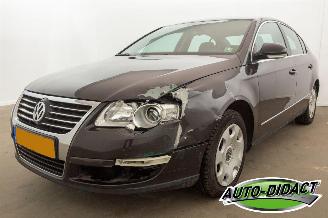 damaged passenger cars Volkswagen Passat 2.0 FSI Automaat Clima Comfortline 2006/10