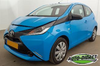 Voiture accidenté Toyota Aygo 1.0 VVT-i x-pose 2018/1