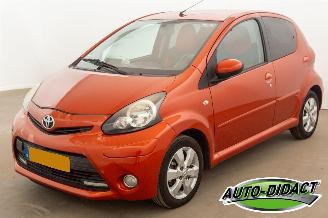 Unfallwagen Toyota Aygo 1.0 VVT-i Airco 117.759 km NAP Dynamic Orange 2012/3