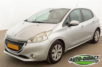  Peugeot 208 1.4 VTi Envy Clima 2012/9
