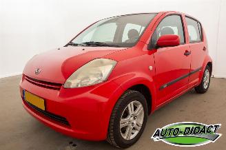 krockskadad bil auto Daihatsu Sirion 1.0-12V Trend 2005/6