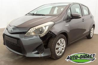 Schadeauto Toyota Yaris 1.5 Hybride Automaat Navi Camera Clima Comfort 2013/4