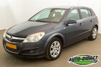 krockskadad bil auto Opel Astra 1.6 Cosmo Navi Stoelverwarming Leder 2009/9