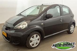 Voiture accidenté Toyota Aygo 1.0-12V Comfort Navigator 2011/1