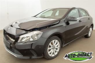 Vaurioauto  passenger cars Mercedes A-klasse A180 Automaat Navi Clima 2017/6
