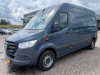 krockskadad bil bedrijf Mercedes eSprinter 312 85kW 60.951 km Airco 2021/7