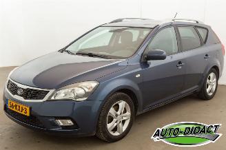 krockskadad bil auto Kia Cee d 1.4 CVVT Navi Airco 2010/3