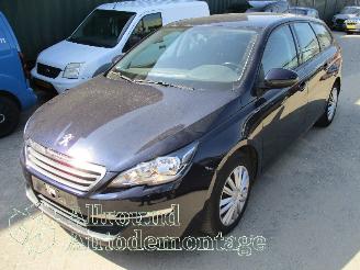 Salvage car Peugeot 308 308 SW (L4/L9/LC/LJ/LR) Combi 5-drs 1.2 12V e-THP PureTech 110 (EB2DT(=
HNZ)) [81kW]  (03-2014/12-2021) 2015