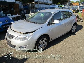 Vrakbiler auto Opel Astra Astra J (PC6/PD6/PE6/PF6) Hatchback 5-drs 1.4 Turbo 16V (A14NET(Euro 5=
)) [88kW]  (10-2010/10-2015) 2010