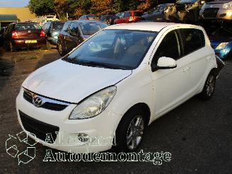 demontáž osobní automobily Hyundai I-20 i20 Hatchback 1.2i 16V (G4LA) [57kW]  (09-2008/12-2012) 2011