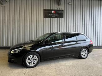 occasion passenger cars Peugeot 308 SW PureTech 1.2 Panorama / Navi / LED 2019/6