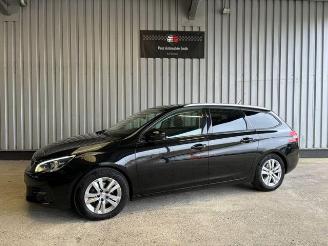  Peugeot 308 SW PureTech 1.2 Panorama / Navi / LED 2019/6