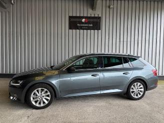 Vaurioauto  passenger cars Skoda Superb Combi Ambition DSG / Panorama 2018/8