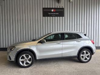 Unfallwagen Mercedes GLA 200 Autom / R-Kamera / LED 2018/10