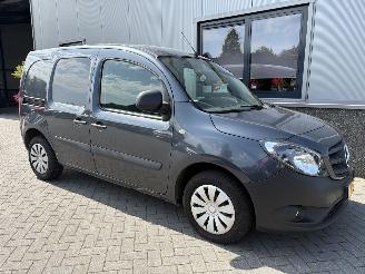 krockskadad bil bedrijf Mercedes Citan 111CDI Euro6 2017/9