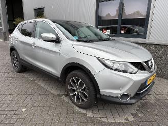Vaurioauto  passenger cars Nissan Qashqai 1.2 Connect Edition 2014/8