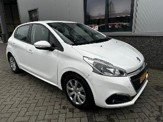 Schadeauto Peugeot 208 1.6 BlueHDi Blue Lease 2018/4