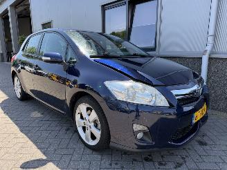damaged passenger cars Toyota Auris 1.8 Full Hybrid Aspiration 2011/11
