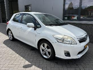 damaged passenger cars Toyota Auris 1.8 Full Hybrid Executive 2011/9