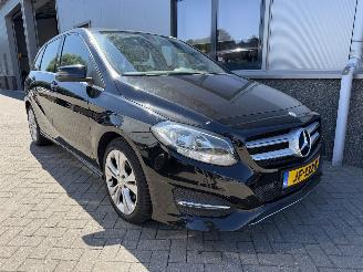 Vaurioauto  passenger cars Mercedes B-klasse 180 Prestige 2015/1