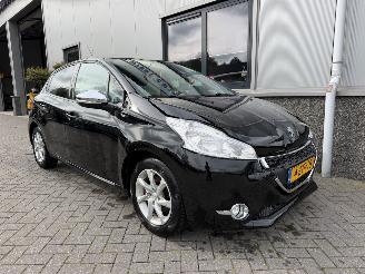 Damaged car Peugeot 208 1.2 PureTech Style 2015/3