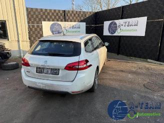 Salvage car Peugeot 308 308 SW (L4/L9/LC/LJ/LR), Combi 5-drs, 2014 / 2021 1.2 12V e-THP PureTech 130 2017/11