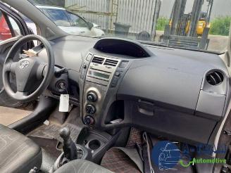 Toyota Yaris Yaris II (P9), Hatchback, 2005 / 2014 1.0 12V VVT-i picture 22