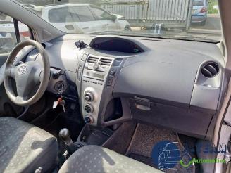 Toyota Yaris Yaris II (P9), Hatchback, 2005 / 2014 1.3 16V VVT-i picture 23