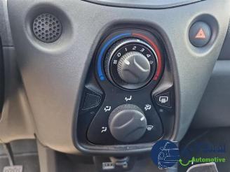 Peugeot 108 108, Hatchback, 2014 1.0 12V VVT-i picture 30