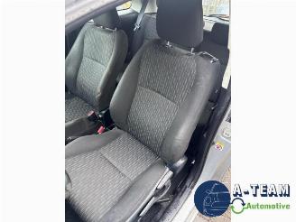 Toyota Yaris Yaris III (P13), Hatchback, 2010 / 2020 1.0 12V VVT-i picture 19